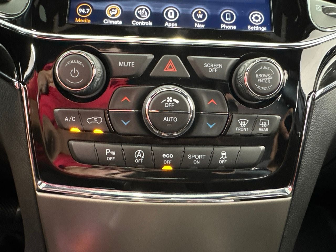 Used 2021 Jeep Grand Cherokee Trailhawk w/ Premium Lighting Group AWD/4WD image 26