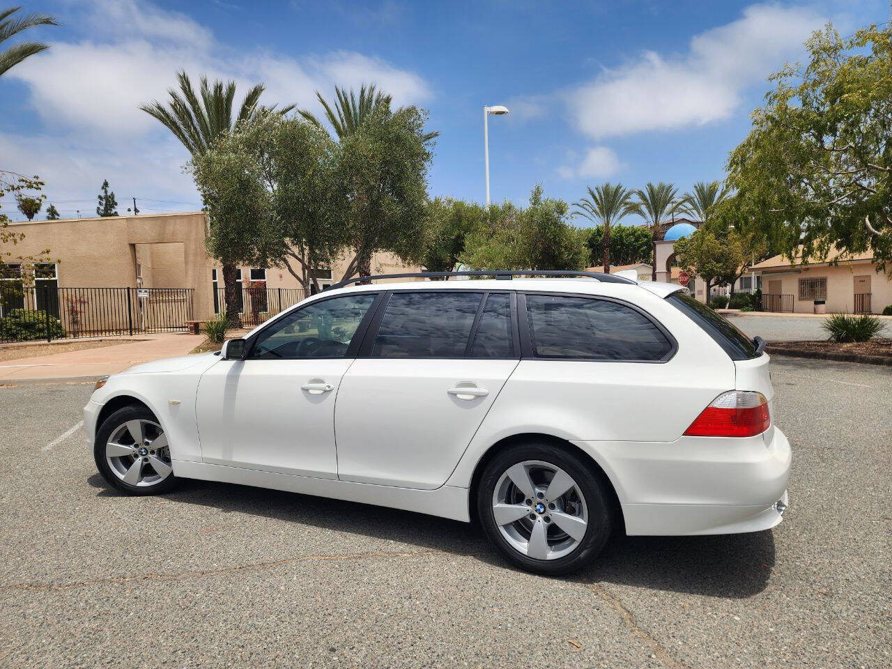 Used 2006 BMW 530xi Wagon AWD/4WD image 6