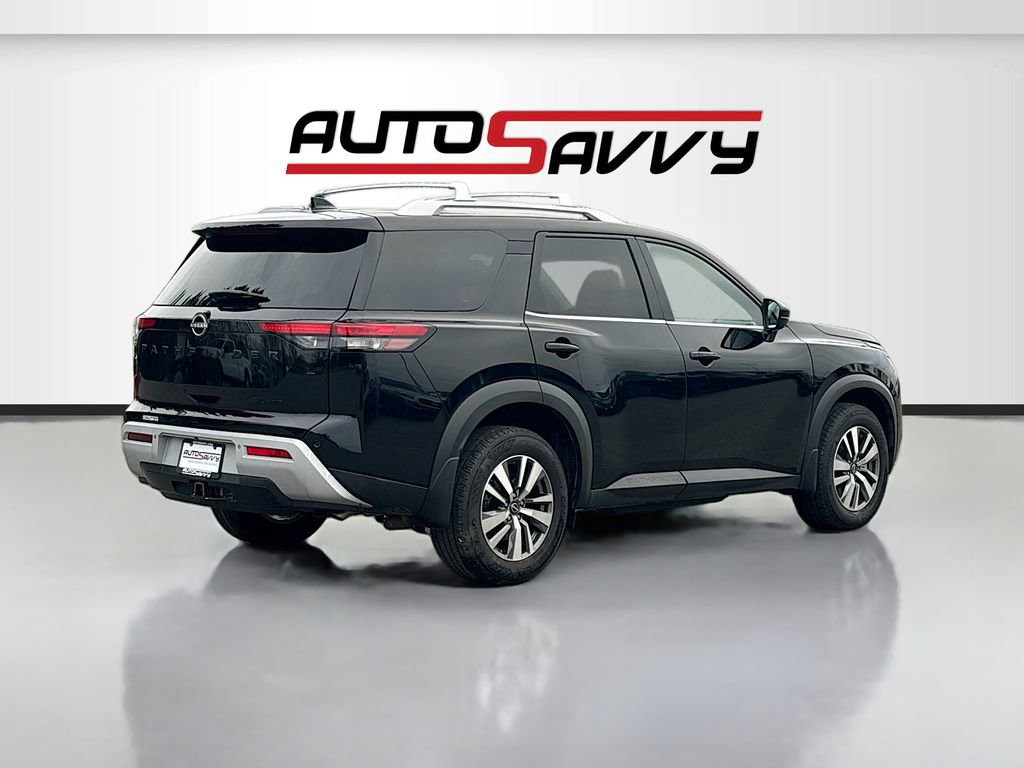 Used 2023 Nissan Pathfinder SL w/ Lighting Package (N92) image 7