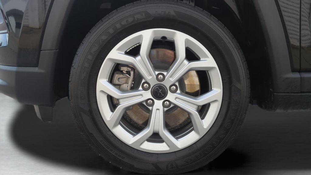 Used 2025 Jeep Compass Latitude AWD/4WD image 25