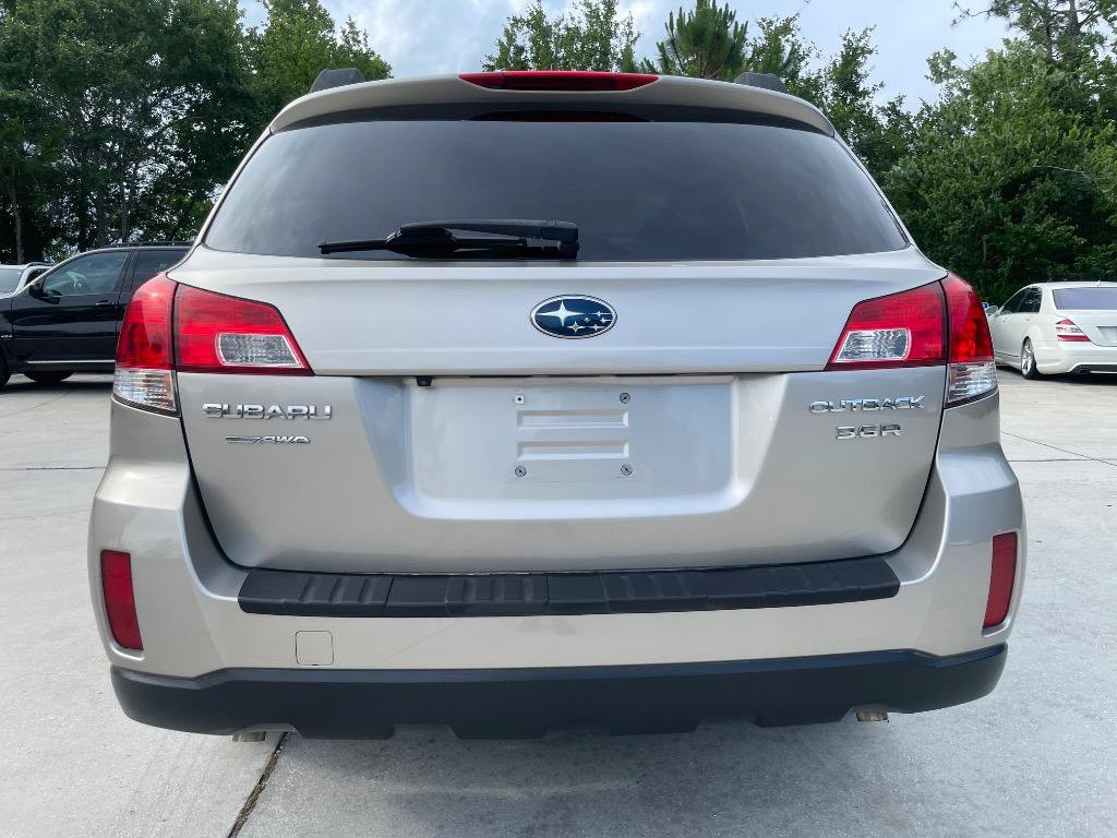 Used 2014 Subaru Outback 3.6R Limited w/ Moonroof Package AWD/4WD image 6