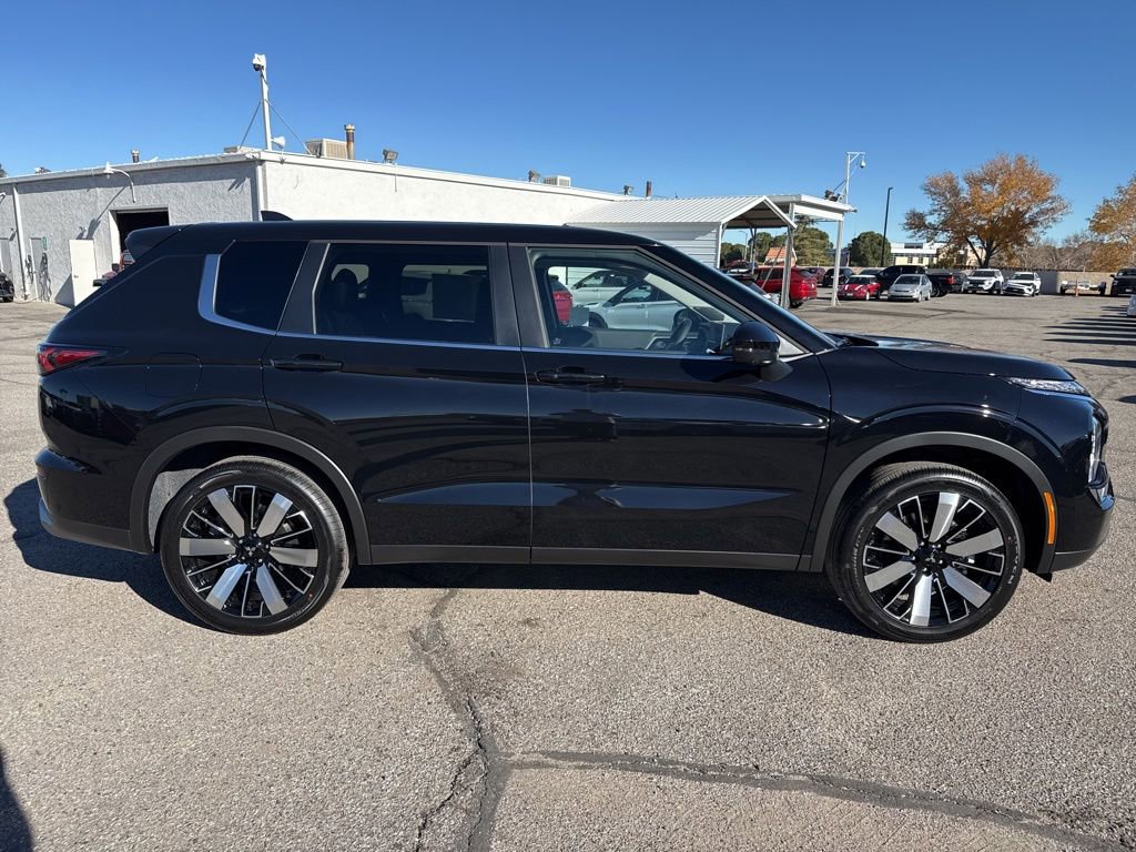 New 2025 Mitsubishi Outlander SE image 9