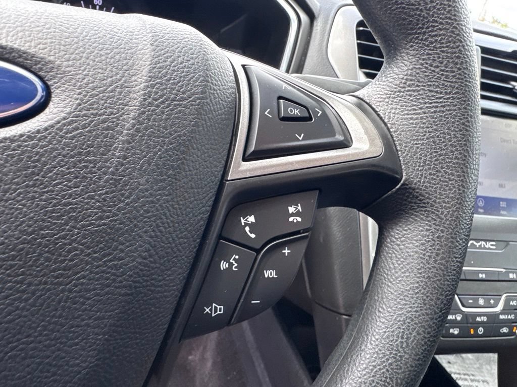 Used 2020 Ford Fusion SE FWD image 15