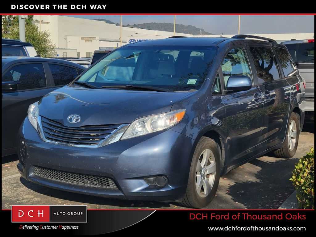 Used 2017 Toyota Sienna LE FWD video 1