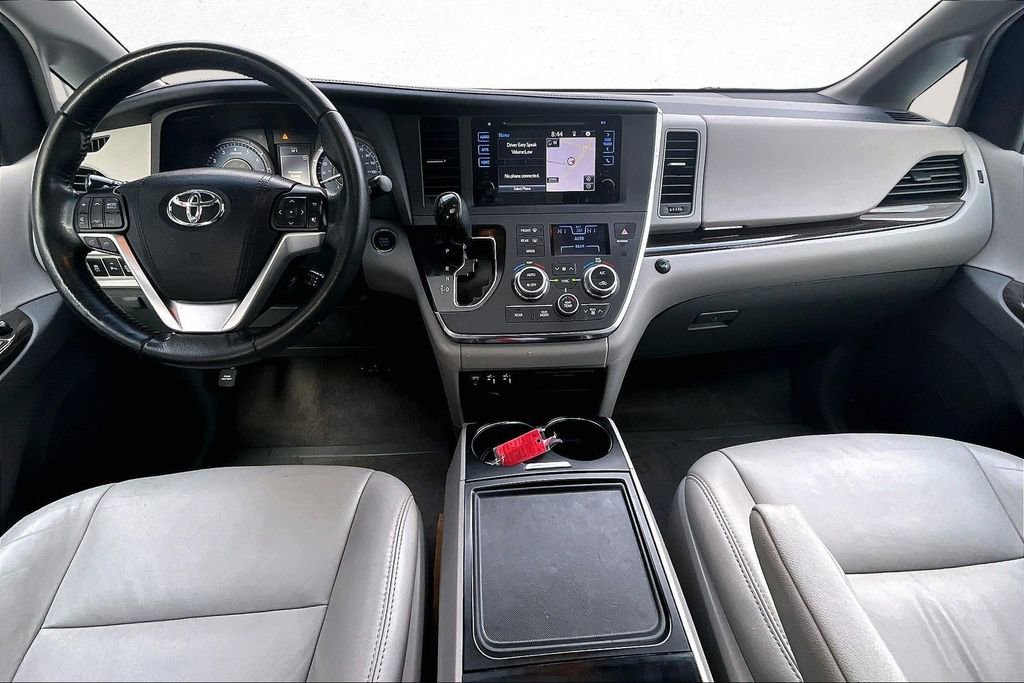 Used 2015 Toyota Sienna XLE w/ XLE Navigation Package image 8