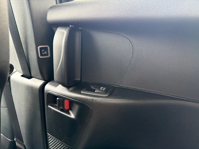 Used 2026 Chrysler Pacifica Select FWD image 47