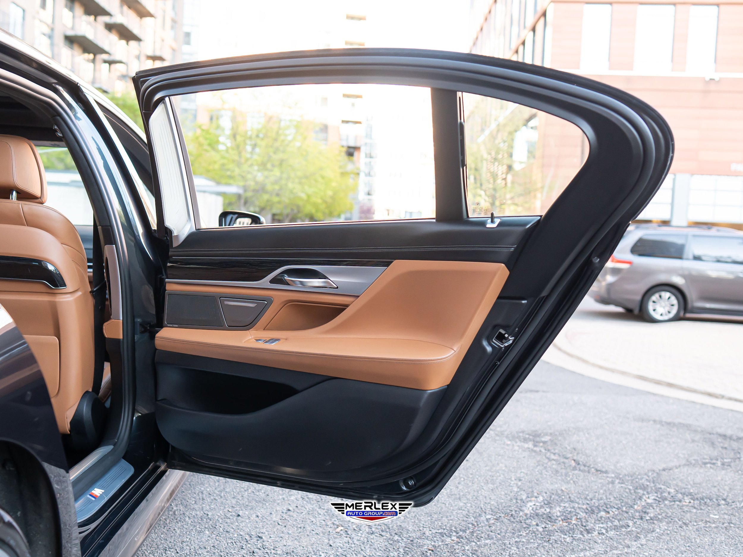Used 2018 BMW 750i RWD image 48