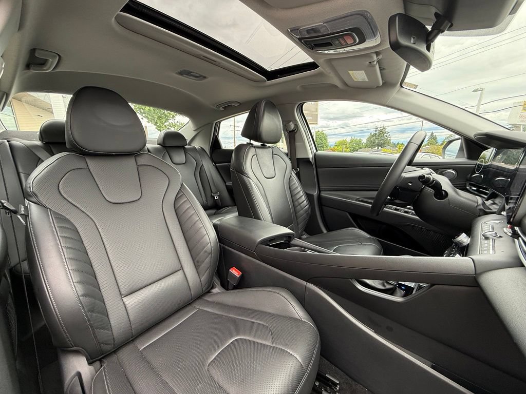 Certified 2025 Hyundai Elantra Limited w/ Cargo Package FWD image 17