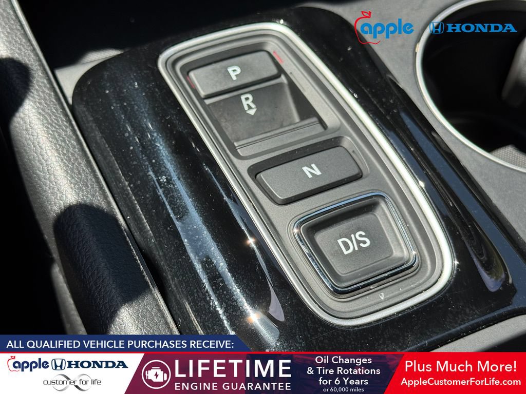 Used 2025 Honda Pilot Sport image 15