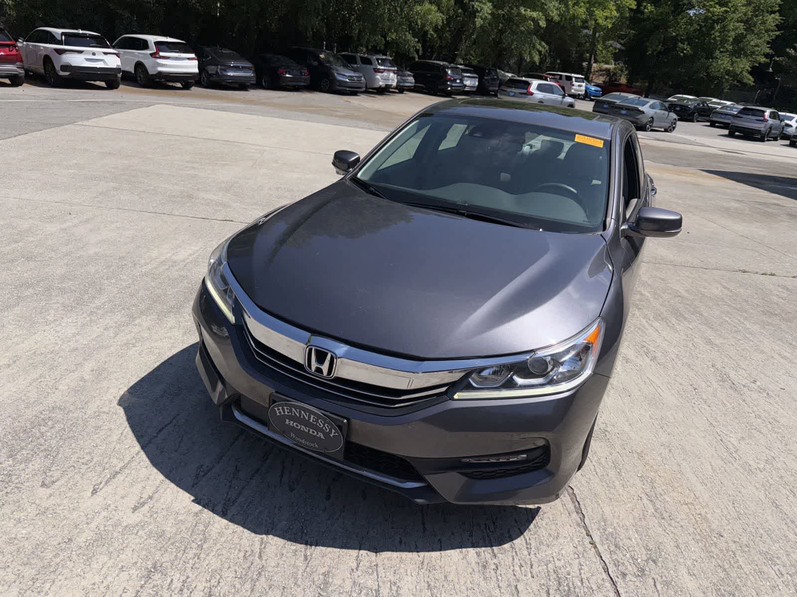 Used 2017 Honda Accord EX-L image 2