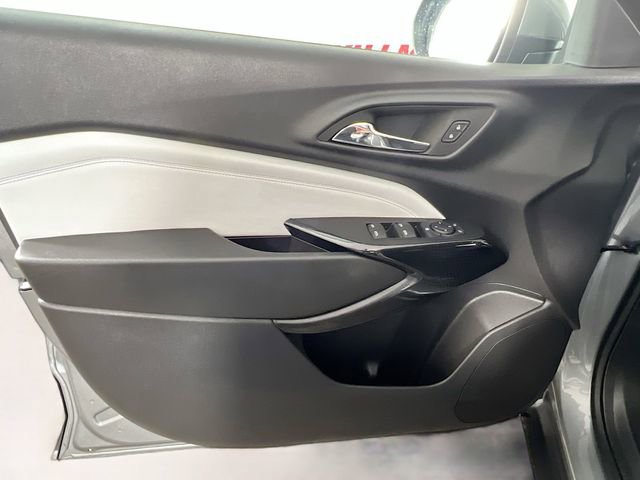 Used 2025 Chevrolet Trax LT image 28