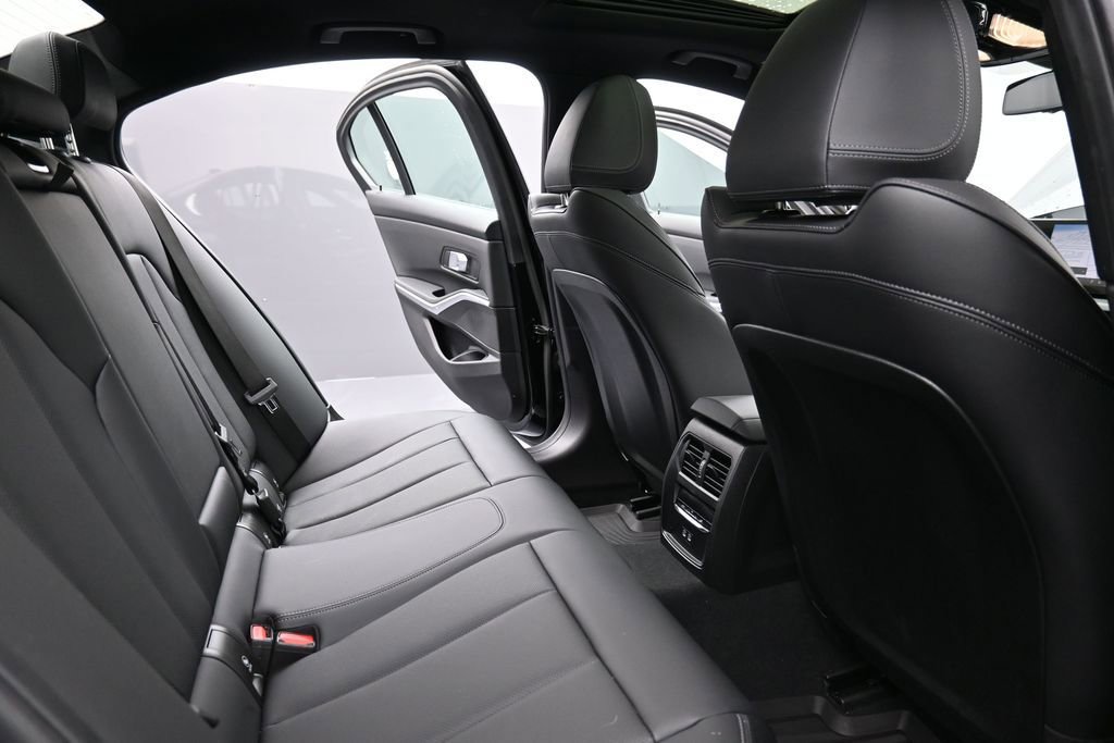 New 2025 BMW 330i xDrive Sedan w/ Convenience Package AWD/4WD image 18
