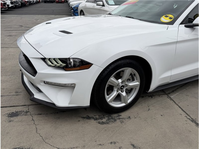 Used 2018 Ford Mustang Coupe RWD image 45