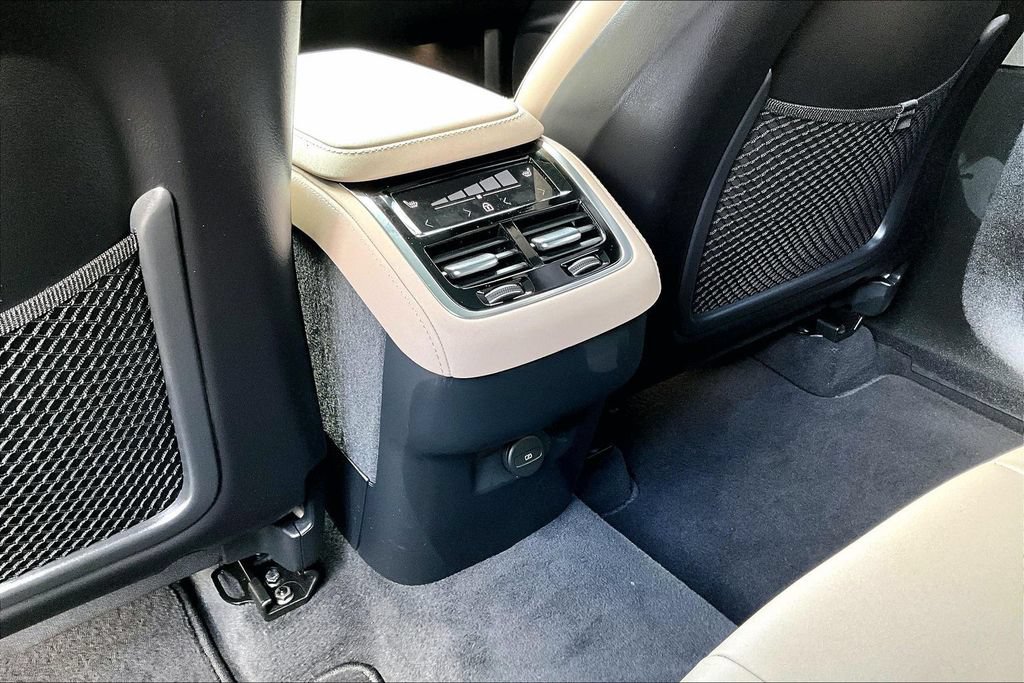 Certified 2026 Volvo XC90 B6 Plus AWD/4WD image 30