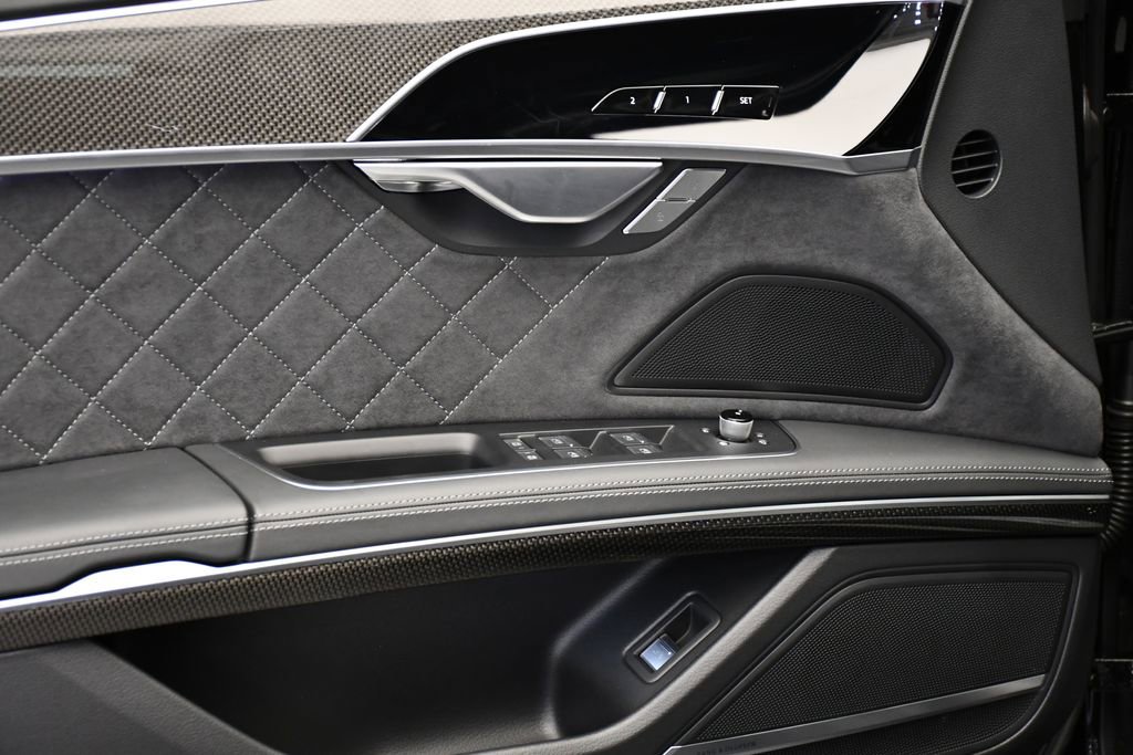 Used 2025 Audi S8 image 30