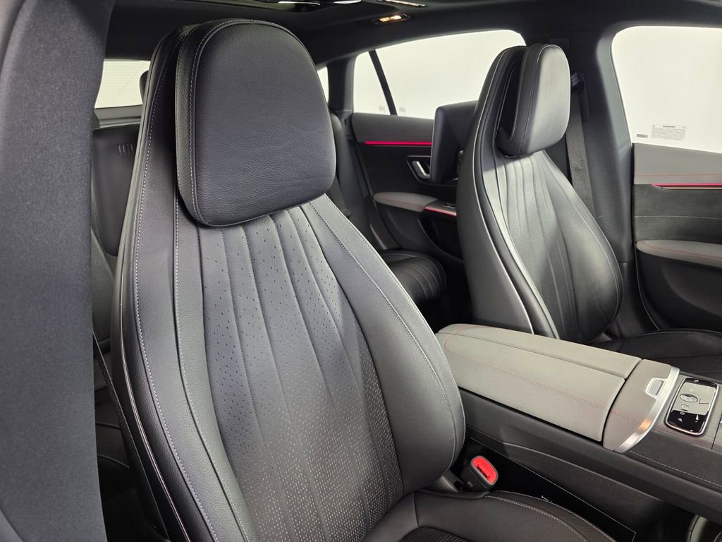 Used 2023 Mercedes-Benz EQS 580 4MATIC Sedan image 31