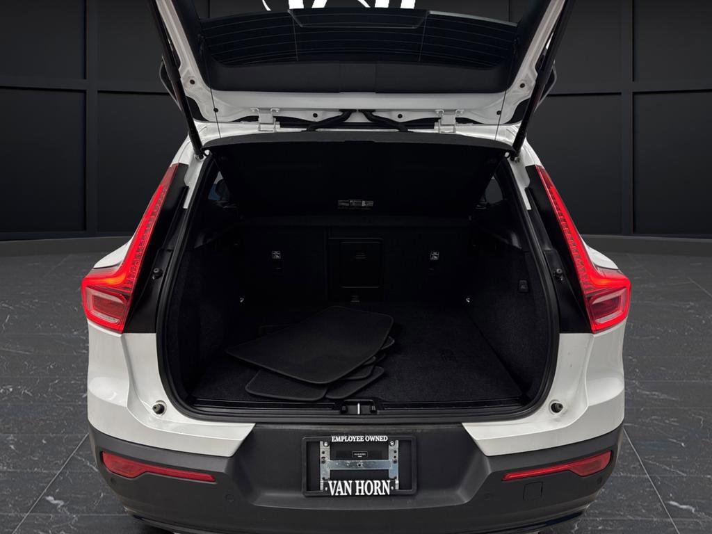 Used 2024 Volvo XC40 B5 Plus w/ Climate Package image 15