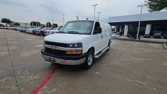 Used 2025 Chevrolet Express 2500 w/ Driver Convenience Package RWD image 3