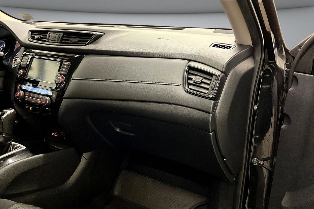 Used 2019 Nissan Rogue SV image 27