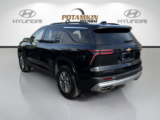 Used 2025 Chevrolet Traverse LT FWD image 7