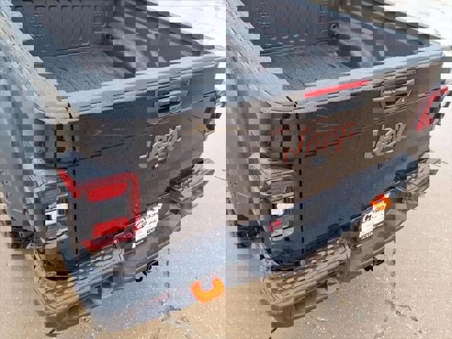 New 2026 Jeep Gladiator Mojave w/ Steel Bumper Group image 59