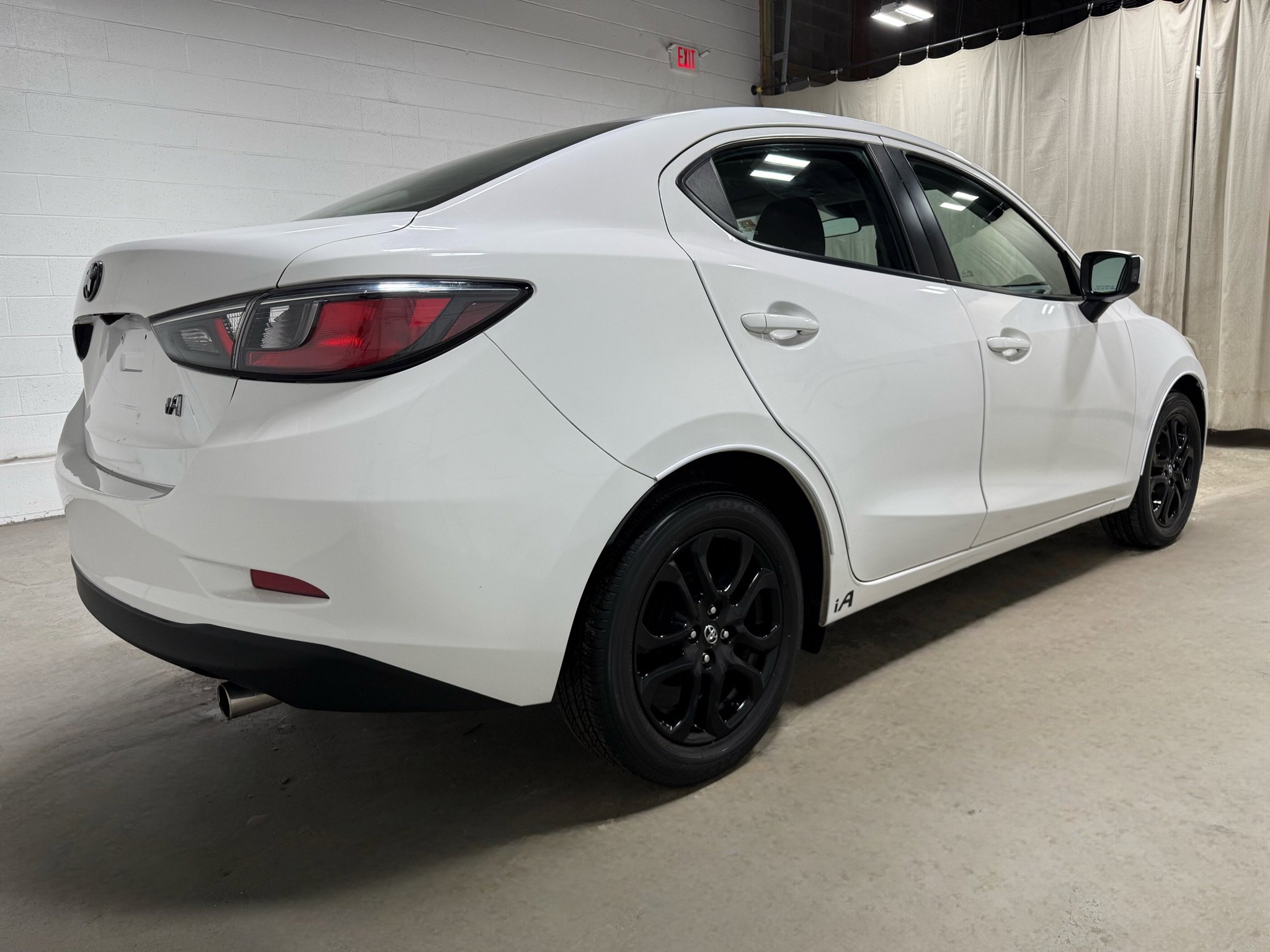 Used 2017 Toyota Yaris iA image 4