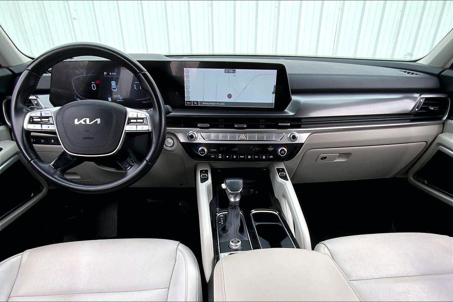 Used 2023 Kia Telluride S image 12