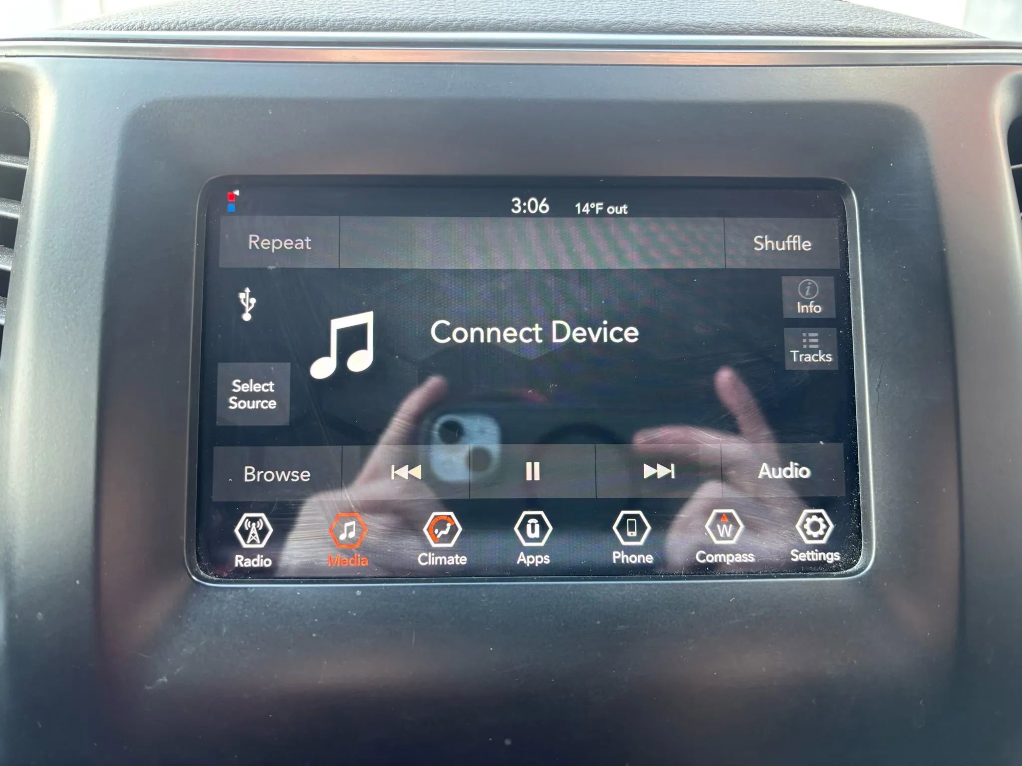 Used 2020 Jeep Cherokee Latitude Plus image 22