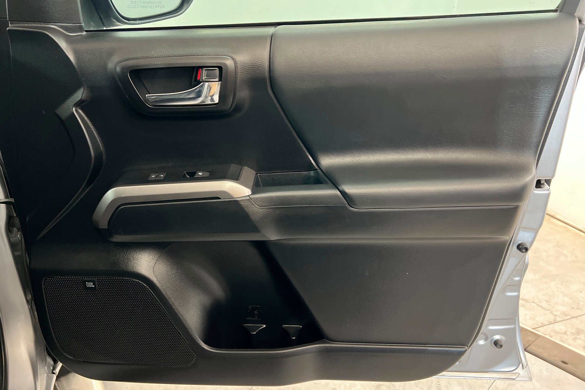 Used 2021 Toyota Tacoma Limited image 27