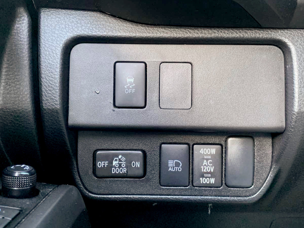 Used 2023 Toyota Tacoma TRD Off-Road w/ Technology Package AWD/4WD image 20