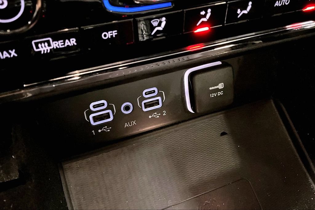 Used 2022 Jeep Grand Cherokee Altitude AWD/4WD image 29