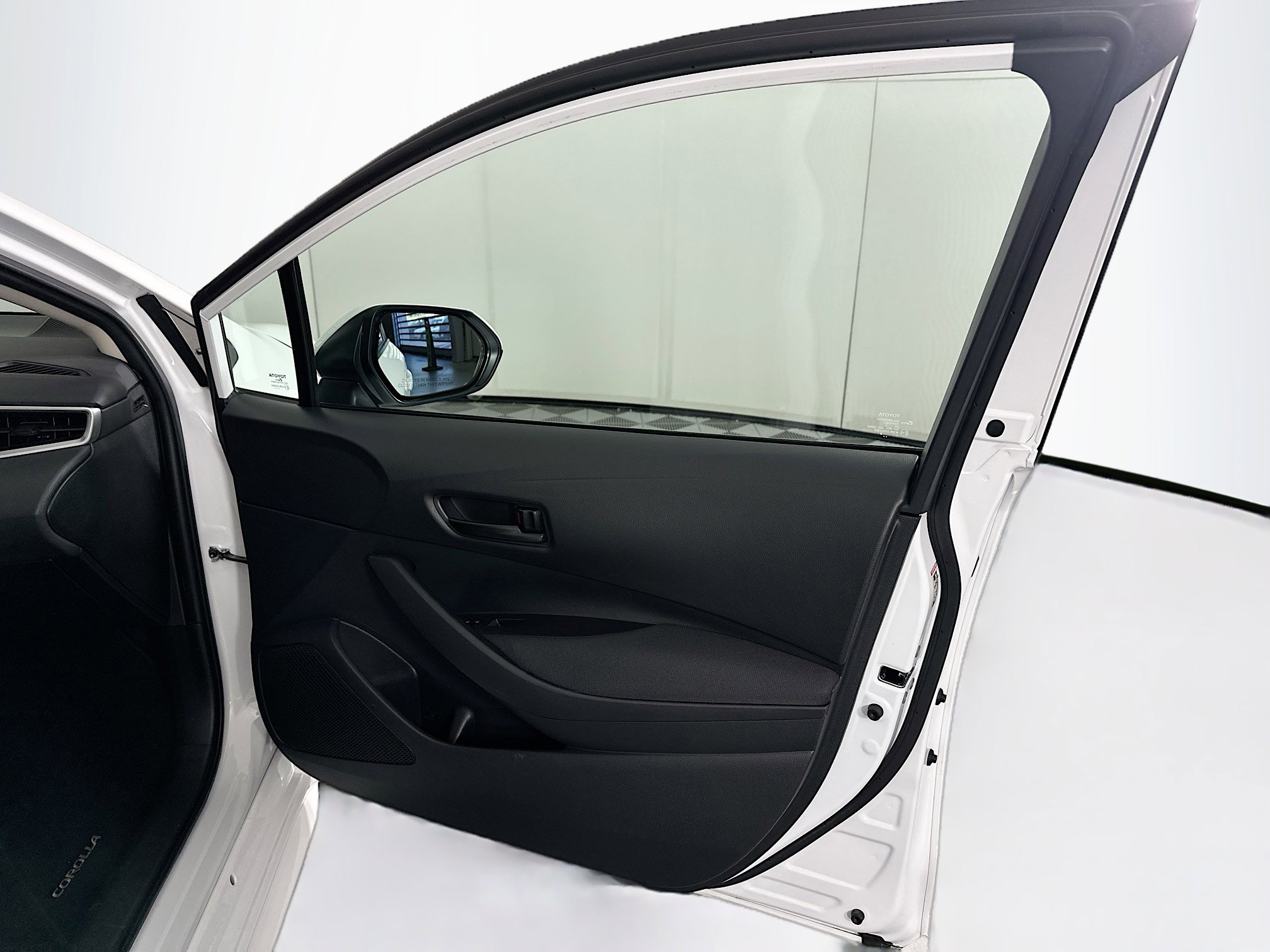 Used 2024 Toyota Corolla LE FWD image 30