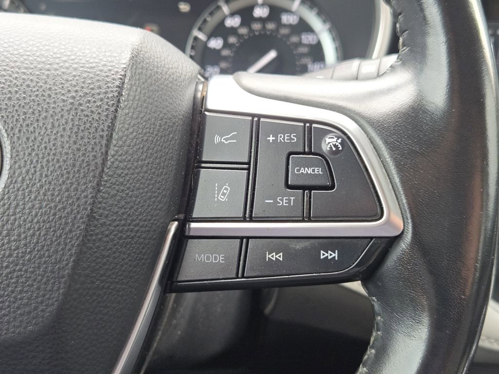 Used 2021 Toyota Highlander XLE FWD image 31