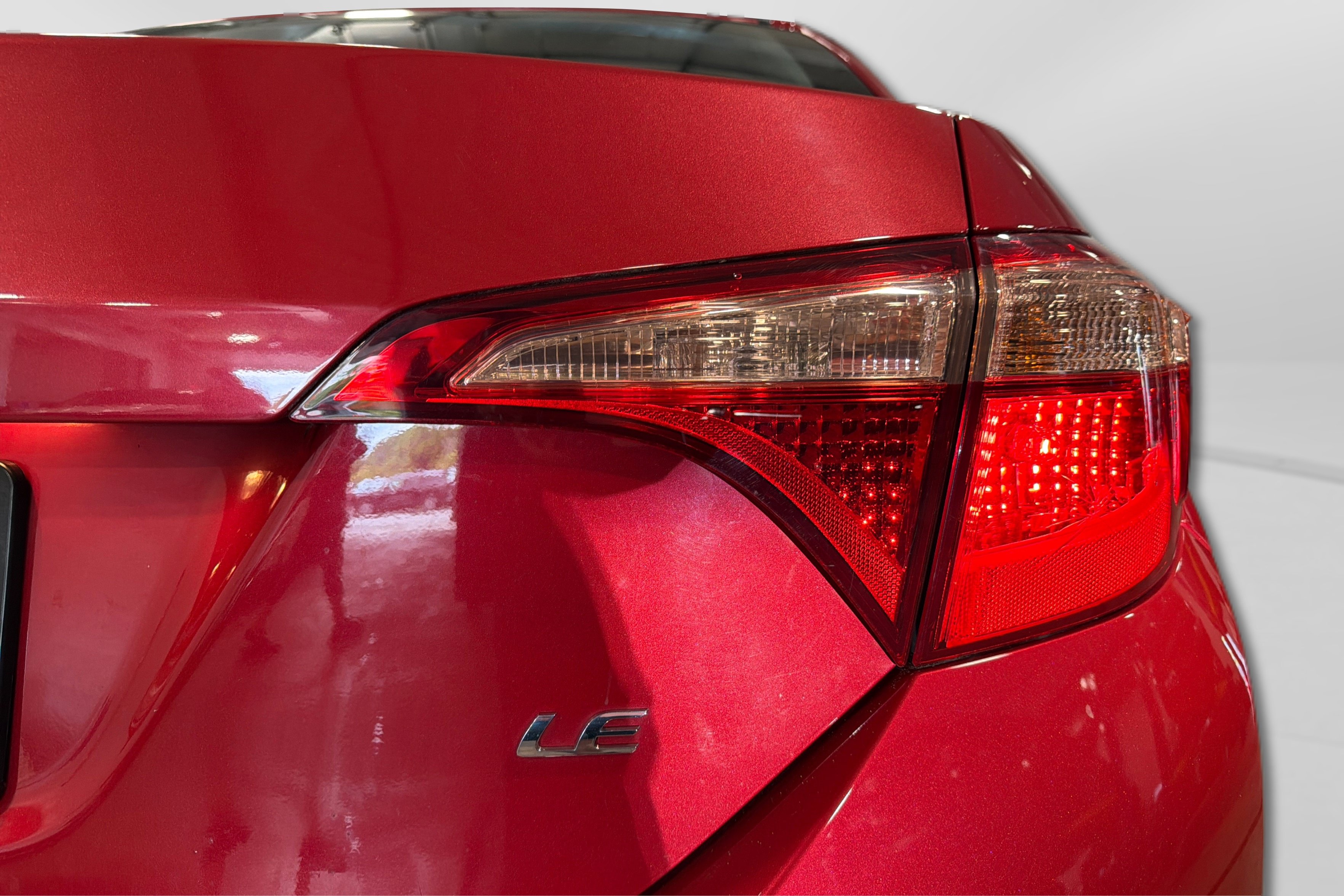 Used 2018 Toyota Corolla LE FWD image 41