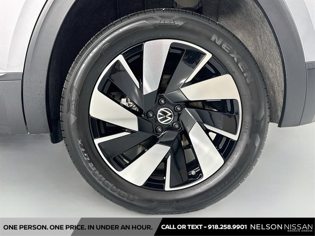 Used 2024 Volkswagen Atlas Cross Sport SE AWD/4WD image 30