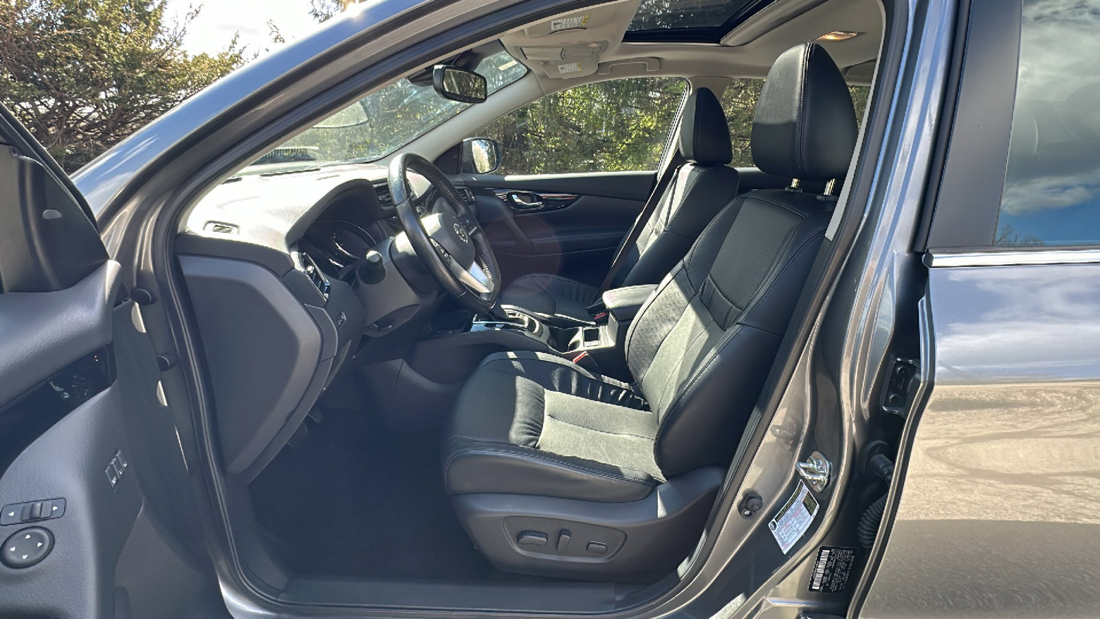 Certified 2022 Nissan Rogue Sport SL w/ Premium Package image 13