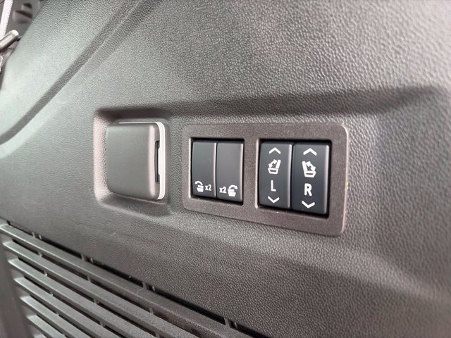 Used 2024 GMC Yukon SLT w/ SLT Premium Package AWD/4WD image 45