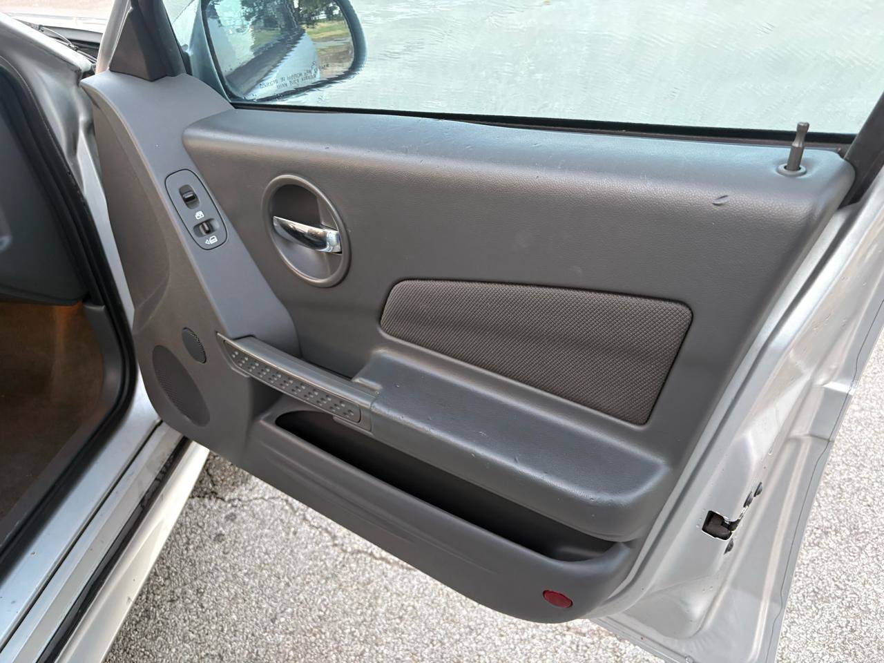 Used 2004 Pontiac Grand Prix GT2 FWD image 17