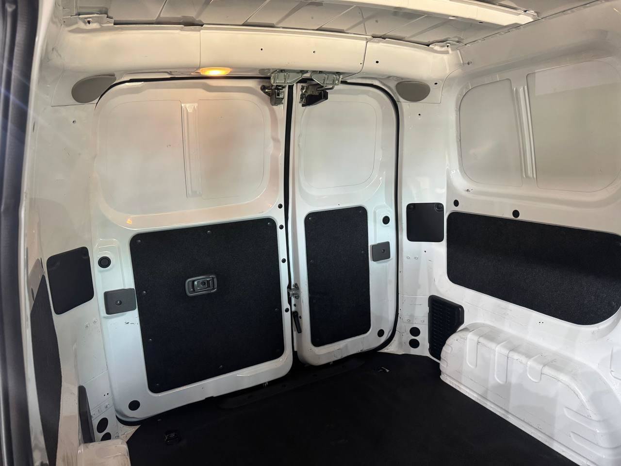 Used 2017 Nissan NV200 SV FWD image 12