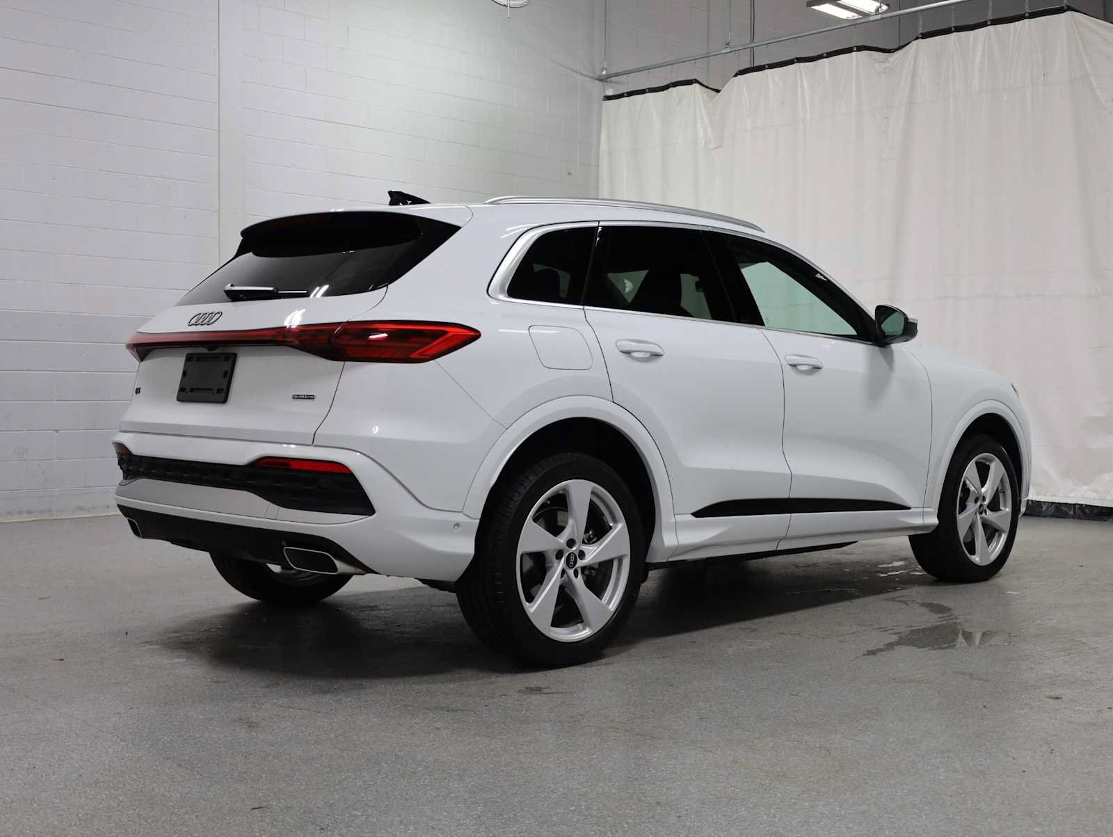 Certified 2025 Audi Q5 Premium Plus w/ Premium Plus AWD/4WD image 9