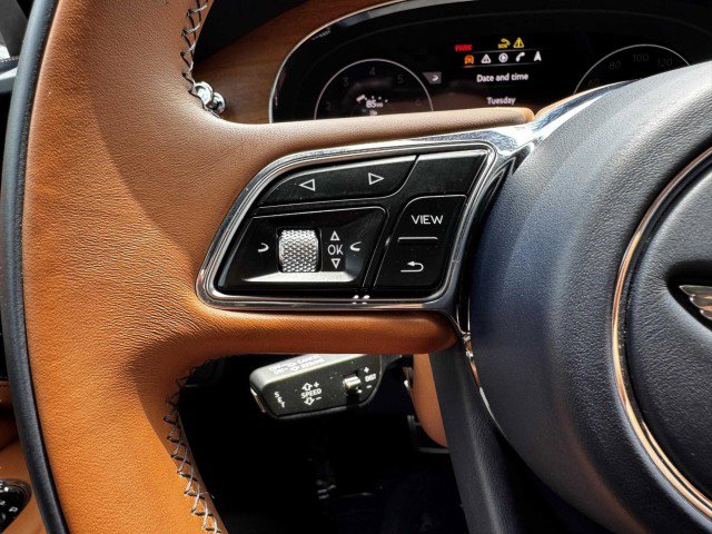 Used 2023 Bentley Bentayga Extended Wheelbase image 31
