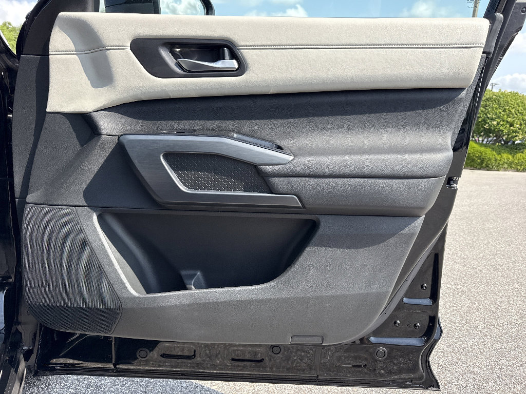 Used 2024 Nissan Pathfinder SL w/ SL Premium Package FWD image 30