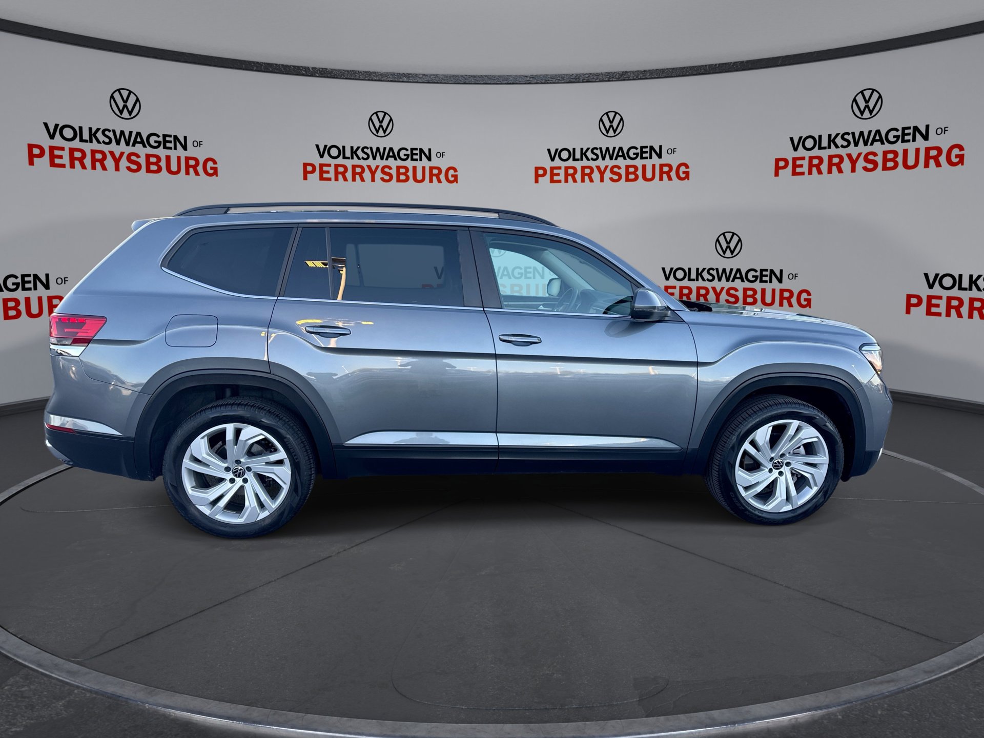 Certified 2023 Volkswagen Atlas SE image 9