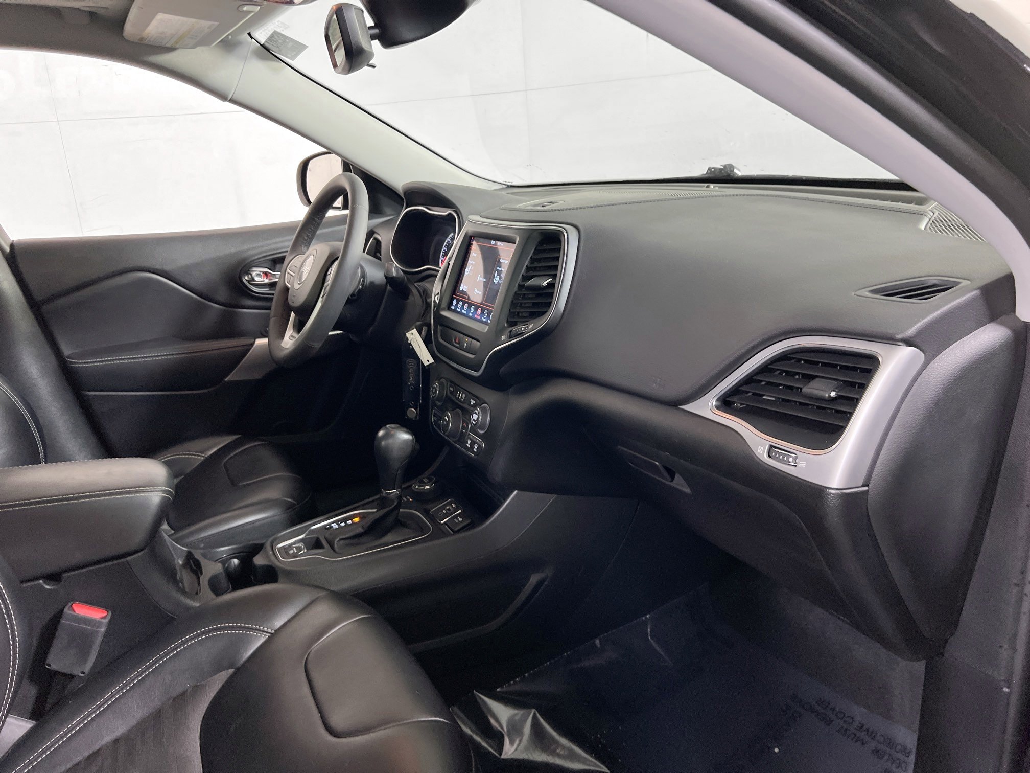 Used 2022 Jeep Cherokee Latitude w/ Sun & Sound Group image 28