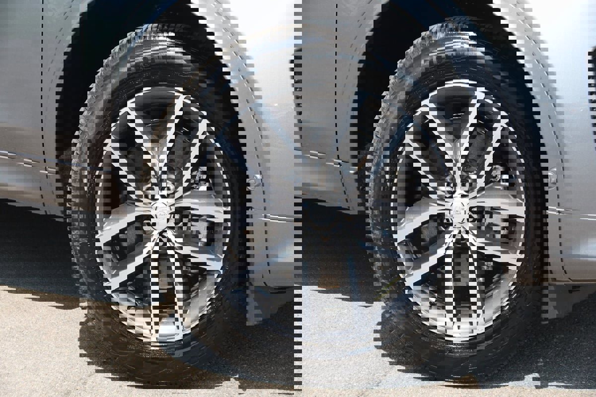 Used 2024 Land Rover Discovery Sport S image 18