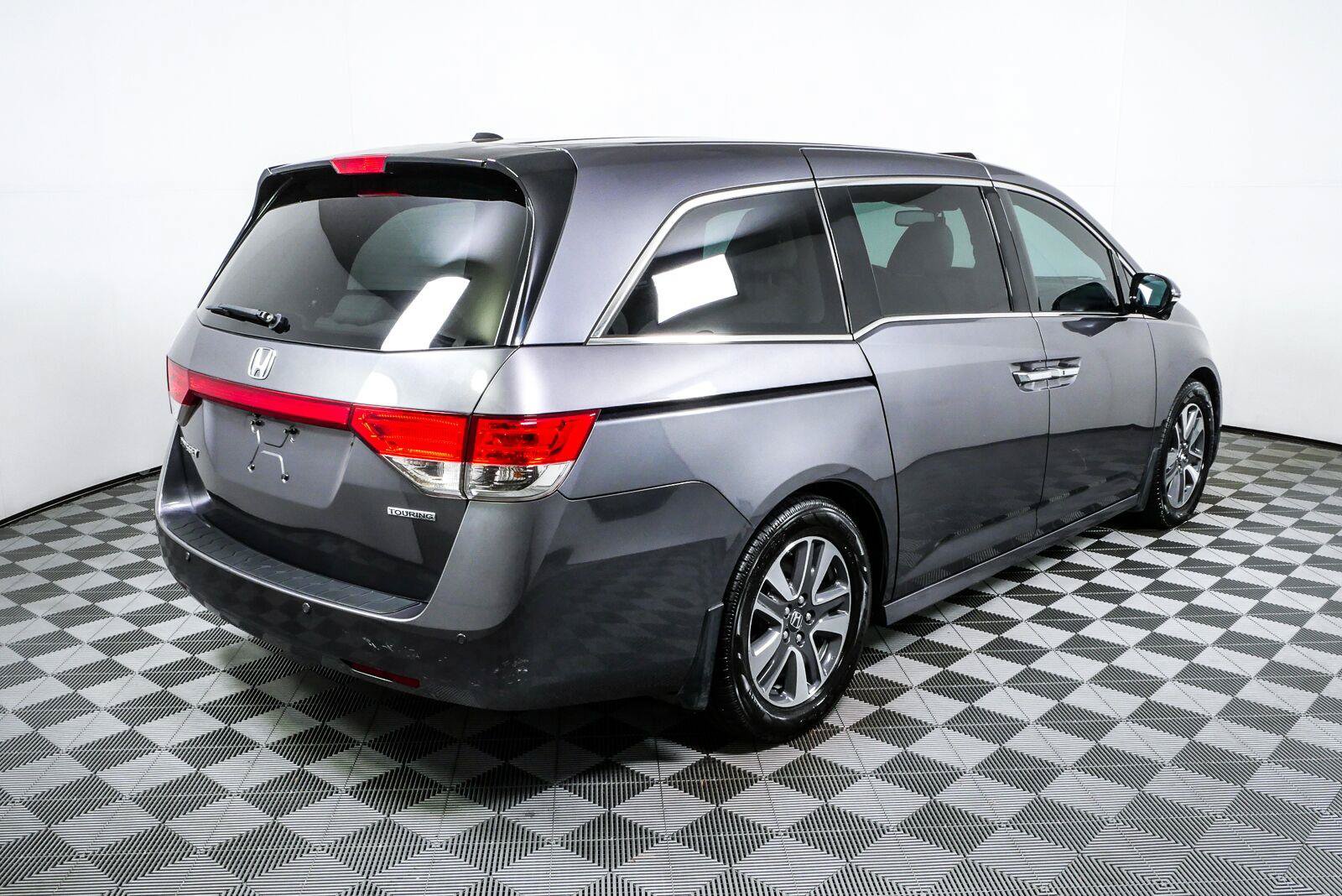 Used 2016 Honda Odyssey Touring image 3