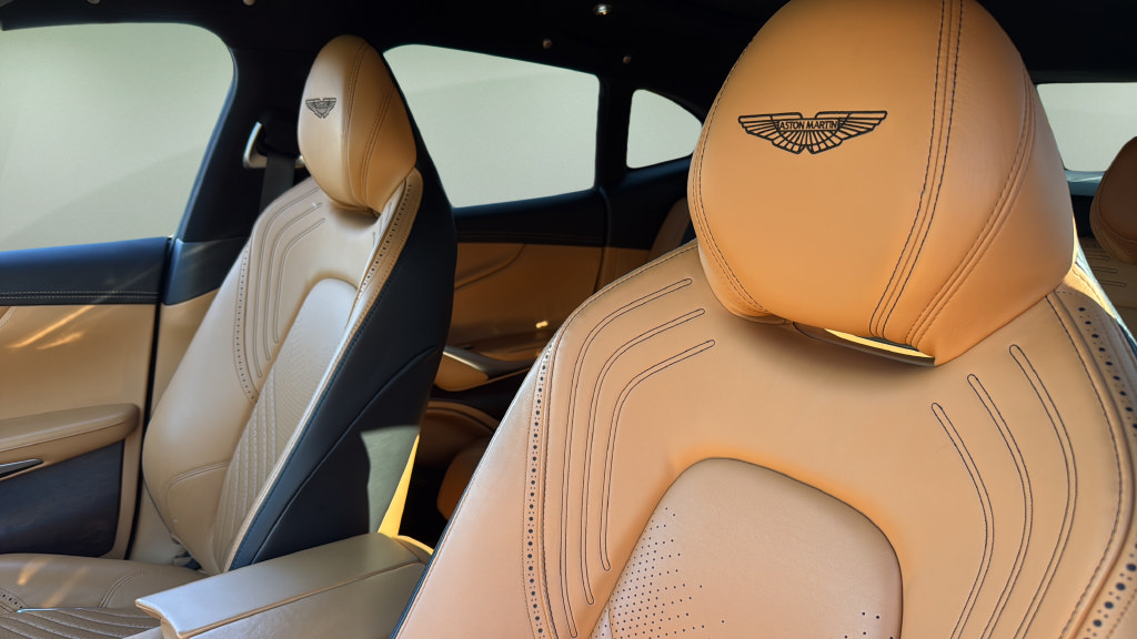 Used 2021 Aston Martin DBX AWD/4WD image 16