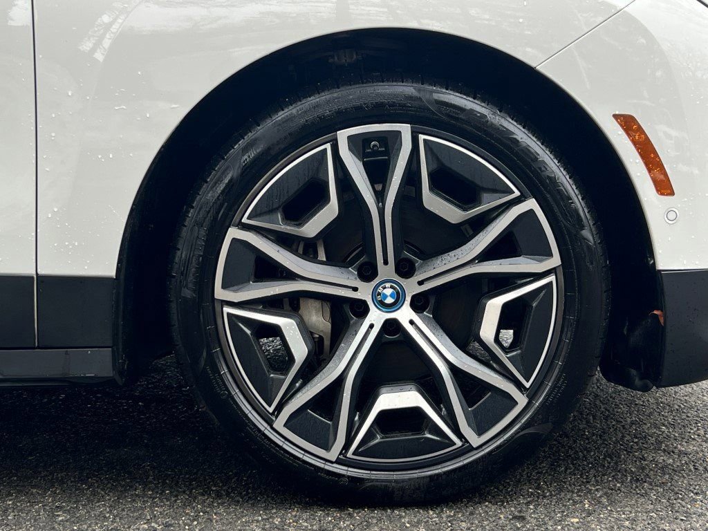 Used 2022 BMW iX xDrive50 w/ Convenience Package image 11