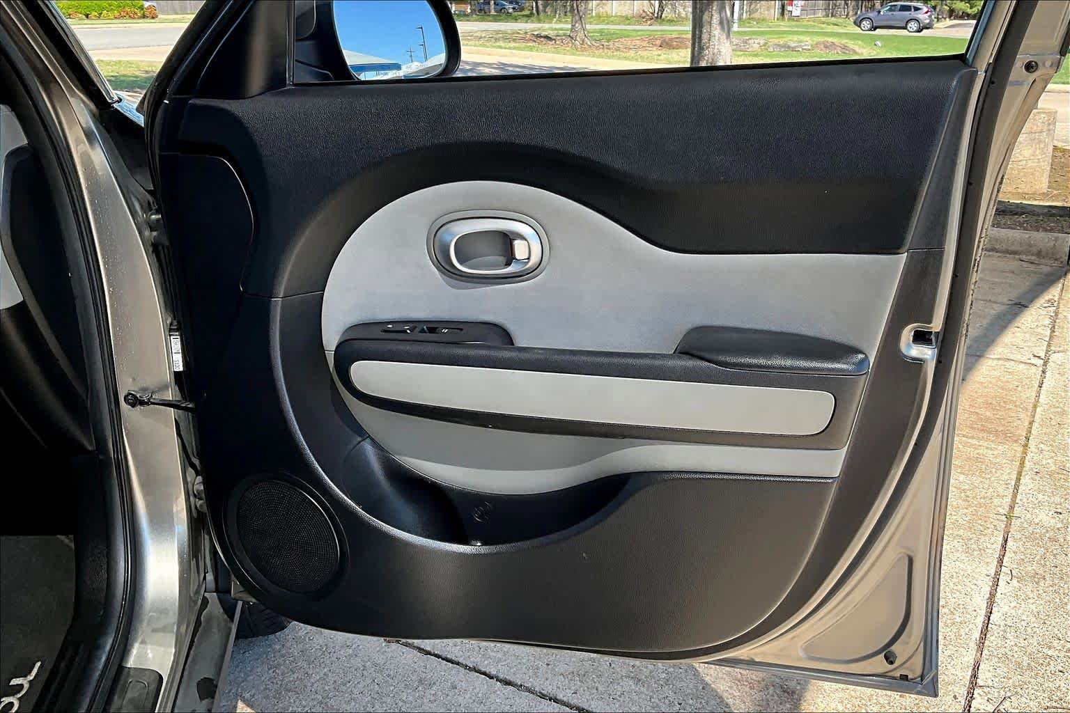 Used 2014 Kia Soul + FWD image 22