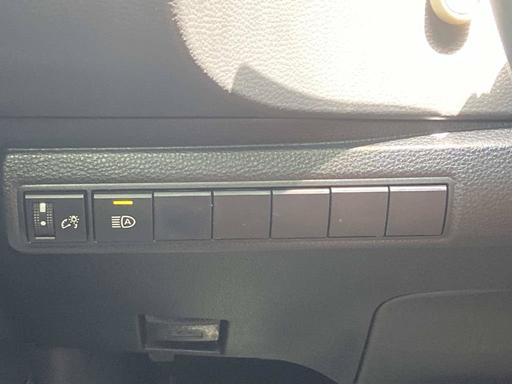 Used 2021 Toyota Corolla SE FWD image 24